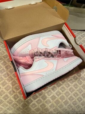 Nike Kids Low-Top Sneakers in Pink and White